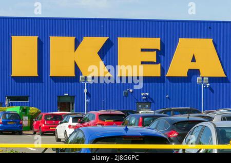 Cartello negozio IKEA e parcheggio Warrington. Foto Stock