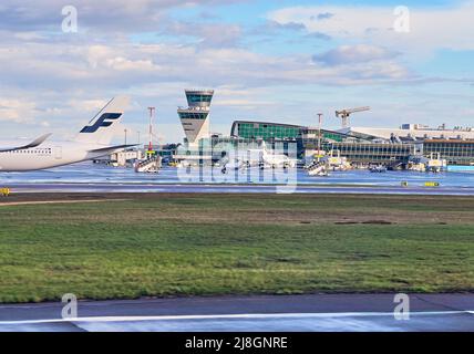 Aeroporto Helsinki Vantaa (Helsinki-Vantaan lentoasema) a Helsinki, Finlandia, 12 marzo 2022. © Peter Schatz / Alamy Live News Foto Stock