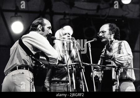 Peter, Paul e Mary si esibiscono in concerto a Central Park a New York nel 1978. Foto Stock