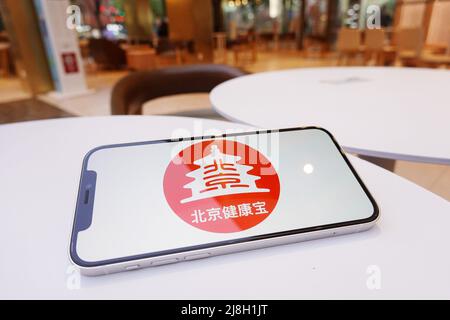 Cina. 14th maggio 2022. In questa illustrazione della foto, sullo schermo di uno smartphone viene visualizzato il logo Beijing Healthbo. Credit: SOPA Images Limited/Alamy Live News Foto Stock