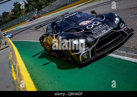 69 al HARTHY Ahmad (omn), DE HAAN Sam (gbr), SORENSEN Marco (dnk), Oman Racing avec TF Sport, Aston Martin Vantage AMR, in azione durante la 4 ore di Imola 2022, 2nd round della 2022 European le Mans Series sul circuito di Imola dal 12 al 15 maggio, a Imola, Italia - Foto: Paulo Maria/DPPI/LiveMedia Foto Stock