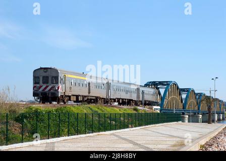 Ferrovie portoghesi Sorefame CP Classe 0600 unità multiple Diesel-idruliche numero 0631 che operano un servizio passeggeri a Portimao nell'Algarve, Portogallo. Foto Stock