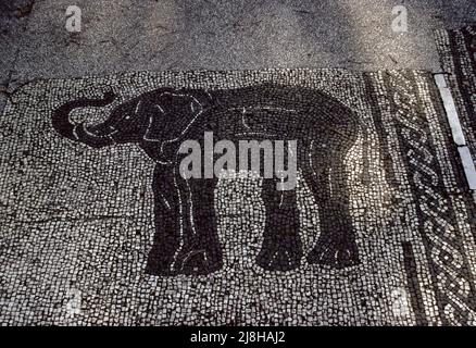 Crocifissione (tempera sul pannello) di Daddi, Bernardo (fl.1327-d.1348); Galleria dell'Accademia & Museo degli Strumenti musicali, Firenze, Toscana, Italia; fuori dal copyright. Foto Stock