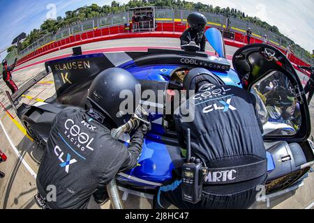 37 KRUTTEN Niklas (ger), LAPIERRE Nicolas (fra), YE Yifei (chn), Cool Racing, Oreca 07 - Gibson, in azione durante la 4 ore di Imola 2022, 2nd round della 2022 European le Mans Series sul circuito di Imola dal 12 al 15 maggio, a Imola, Italia - Foto: Paulo Maria/DPPI/LiveMedia Foto Stock