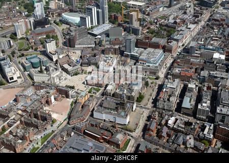 Vista aerea del centro di Leeds da ovest verso est fino alla Headrow, West Yorkshire, Regno Unito Foto Stock