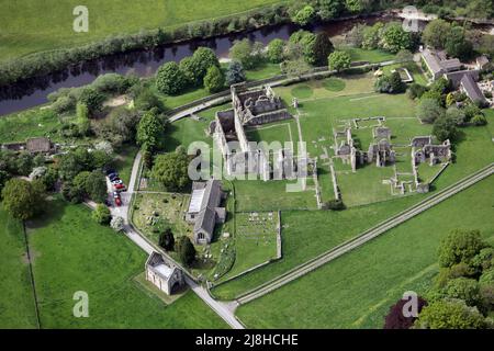Veduta aerea dell'Abbazia di Easby, le rovine di un'ex abbazia vicino Richmond, North Yorkshire Foto Stock