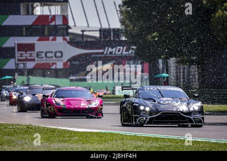 69 al HARTHY Ahmad (omn), DE HAAN Sam (gbr), SORENSEN Marco (dnk), Oman Racing avec TF Sport, Aston Martin Vantage AMR, in azione durante la 4 ore di Imola 2022, 2nd round della 2022 European le Mans Series sul circuito di Imola dal 12 al 15 maggio, a Imola, Italia - Foto: Paulo Maria/DPPI/LiveMedia Foto Stock