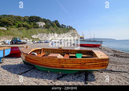 Barche da pesca a Beer Beach, Beer Village a East Devon, Regno Unito Foto Stock