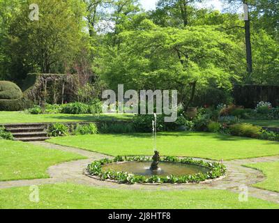 Vista dei giardini formali a De Wiersse, un giardino anglo-olandese sviluppato nel corso delle generazioni dalle famiglie De Stuers e Gatacre. Foto Stock
