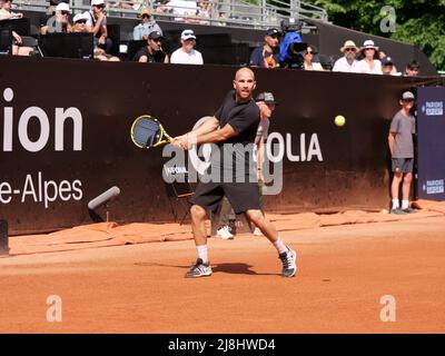 Lione, Francia, 15/05/2022, Adrian Mannarino (fra) in azione contro Aslan Caratsev (RUS) durante il round del 32 all'Open Parc Auvergne-Rhone-Alpes Lyon 2022, ATP 250 Torneo di tennis il 15 maggio 2022 al Parc de la Tete d'Or a Lione, Francia - Foto: Patrick Cannaux/DPPI/LiveMedia Foto Stock