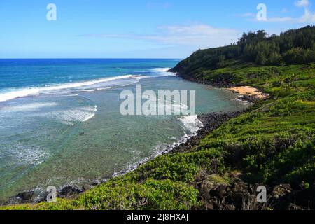 Ka Lae Amana laguna vicino a Larson's Beach sulla costa settentrionale dell'isola di Kauai nelle Hawaii, Stati Uniti Foto Stock