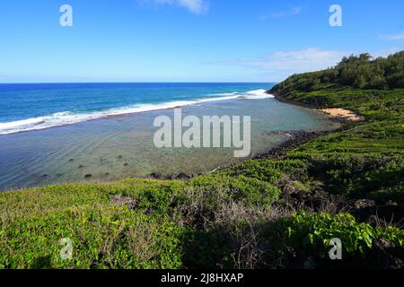 Ka Lae Amana laguna vicino a Larson's Beach sulla costa settentrionale dell'isola di Kauai nelle Hawaii, Stati Uniti Foto Stock