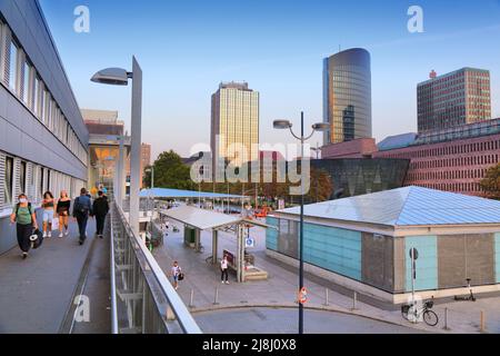 DORTMUND, GERMANIA - 16 SETTEMBRE 2020: La gente visita il centro di Dortmund, Germania. Dortmund è la più grande città della Ruhr in Germania. Foto Stock