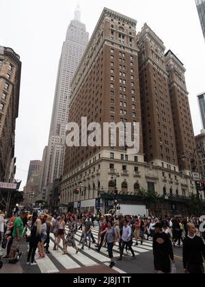 Le Herald Towers e l'Empire state Building, si trovano vicino alla West 34th Street. Foto Stock