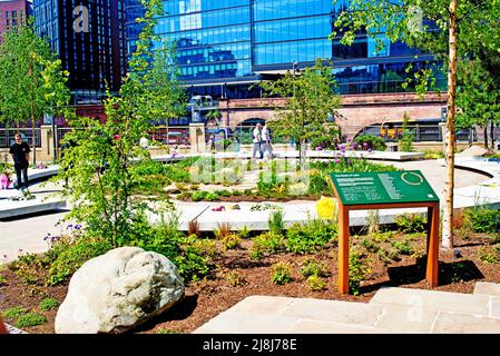 Porta di memoria luce giardino per le vittime del bombardamento Arena 2017, Manchester, Inghilterra Foto Stock