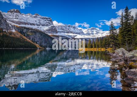 Autunno a Lago del braccio nel Parco Nazionale di Banff, Alberta, Canada Foto Stock