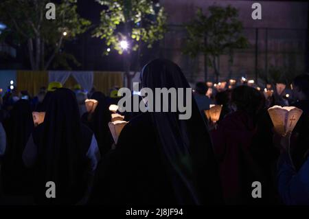 Napoli, Napoli, Italia. 15th maggio 2022. Don Giustino Russolillo, parroco della Pianura, a Napoli, è stato proclamato santo oggi dalla Chiesa durante la cerimonia in Piazza San Pietro presieduta da Papa Francesco. Il sacerdote gestì la parrocchia di San Giorgio Marie, nel distretto della periferia occidentale di Napoli, dal 1920 al 1925 e fondò gli ordini religiosi maschili e femminili dei Vocazionisti. (Credit Image: © Vincenzo Noletto/Pacific Press via ZUMA Press Wire) Foto Stock