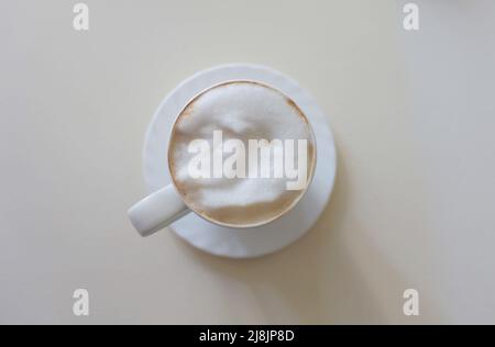 una tazza grande di caffè cappuccino americano in alto Foto Stock