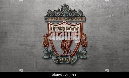 Liverpool, Inghilterra - Maggio 16 2022: Logo in acciaio Liverpool FC Foto Stock