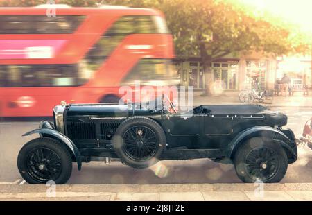 Vintage Bentley parcheggiato a Haverstock Hill Belsize Park, Londra, Regno Unito Foto Stock