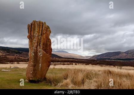 Machrie Moor Standing Stones, Isola di Arran, Scozia: Si ritiene fino ad oggi alla fine del Neolitico o dell'età del Bronzo precoce. Alcuni si trovano a circa 4,5 metri di altezza Foto Stock