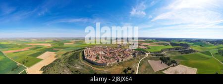 Vista panoramica aerea della città murata di Urueña, Valladolid Foto Stock