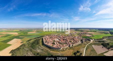 Veduta aerea della città murata di Urueña, Valladolid Foto Stock