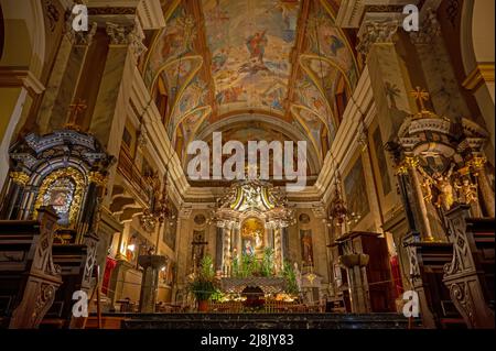 LUBIANA, SLOVENIA - 15 FEBBRAIO 2022: Interno della Chiesa Francescana dell'Annunciazione di Lubiana Foto Stock