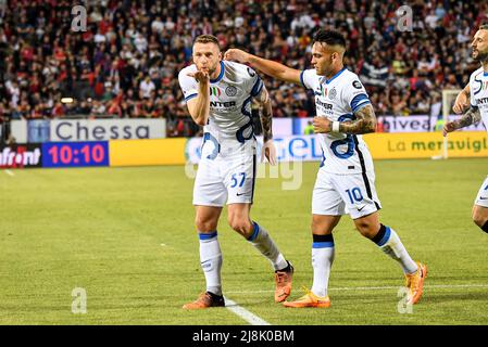 Unipol Domus, Cagliari, Italia, 15 maggio 2022, Milano Skriniar dell'Inter FC, Esultanza, Celebrazione dopo aver segnato il gol durante Cagliari Calcio vs Inter - Foto Stock