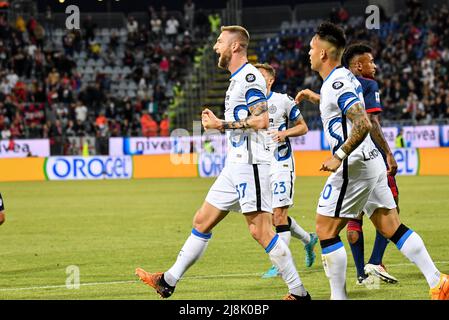 Unipol Domus, Cagliari, Italia, 15 maggio 2022, Milano Skriniar dell'Inter FC, Esultanza, Celebrazione dopo aver segnato il gol durante Cagliari Calcio vs Inter - Foto Stock