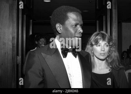 Sidney Poitier e Joanna Shimkus al NAACP Image Awards 1978 il 9 giugno 1978. Credit: Ralph Dominguez/MediaPunch Foto Stock