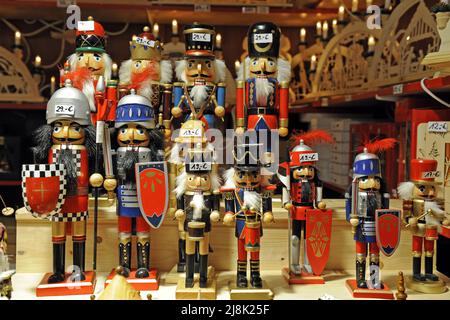 Nutcracker, artigianato del legno su un mercatino di natale a Berlino, Germania Foto Stock