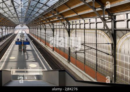 Stazione principale di Lubeck, vista interna dell'atrio a quattro navate, Germania, Schleswig-Holstein, Lubeck Foto Stock