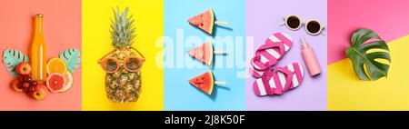 Collage di accessori da spiaggia con foglie tropicali, frutta fresca e bottiglia di cocktail su sfondo colorato. Ciao estate Foto Stock