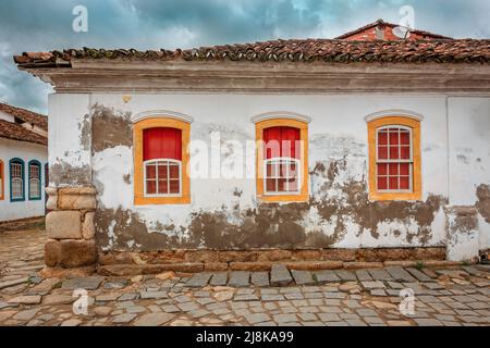 Dettaglio di vecchio edificio storico della Paraty, Brasile, fondata nel 1667. Foto Stock