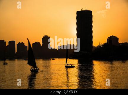 Barche sul Nilo al Cairo Foto Stock