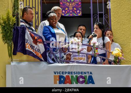 Il vice-candidato presidenziale Francia Marquez è visto durante la sua campagna vice-presidenziale come compagno di corsa del candidato presidenziale Gustavo Petro per l'alleanza politica 'Patto Historico', a Medellin, Colombia, 15 maggio 2022. Foto di: Miyer Juana/Long Visual Press Foto Stock