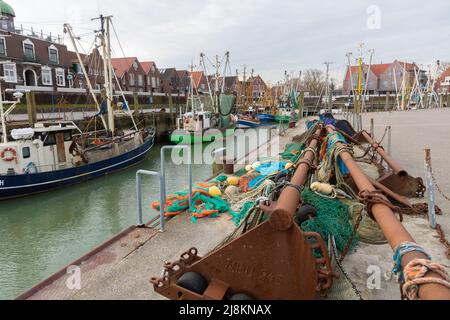 Barche da pesca tipiche nel porto di Neuharlingersiel, Germania Foto Stock