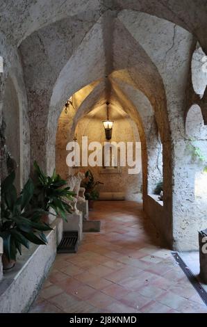 Ravello - Scorcio del portico del Chiostro di Villa Cimbrone Foto Stock