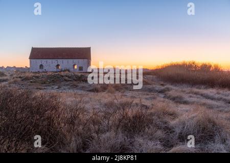 Stazione di salvataggio della vita vecchia al mattino presto, Spiekeroog, Germania Foto Stock