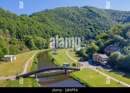 Veduta aerea del Camping Site Camping du Moulin, a Sure River, Bourscheid-Plage, Bourscheid, Diekirch District, Ardenne, Lussemburgo, Europa Foto Stock