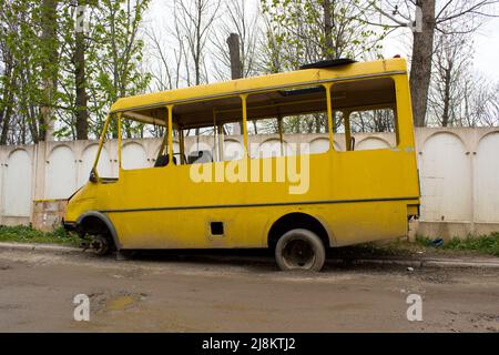 un vecchio autobus rotto Foto Stock