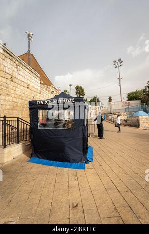 15-05-2022. meron-israele. Un checkpoint della polizia all'ingresso della tomba del Rabbi Shimon Bar Yochai a Meron prima della festa, per il n Foto Stock