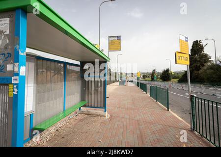 15-05-2022. meron-israele. I numerosi autobus fermano all'ingresso della città di Meron, nel nord di Israele. Pronti ad assorbire le masse di ebrei che vengono a p Foto Stock