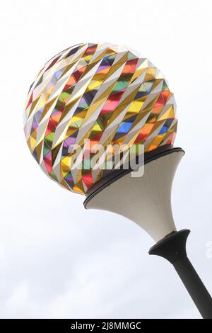 Semaforo urbano di fronte al centro congressi Tivoli a Copenhagen, Danimarca Foto Stock