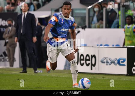 Alex Sandro del Juventus FC durante la Serie A Football match tra Juventus FC e Bologna allo Stadio Allianz, il 16 aprile 2022 a Torino Foto Stock