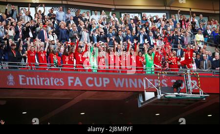 LONDRA, INGHILTERRA - MAGGIO 14:il Jordan Henderson di Liverpool lasciò la fa Cup dopo la finale della fa Cup tra Chelsea e Liverpool al Wembley Stadium, Londra, U. Foto Stock