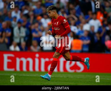 LONDRA, INGHILTERRA - MAGGIO 14:Roberto Firmino di Liverpool festeggia il suo obiettivo di penalità durante la finale della fa Cup tra Chelsea e Liverpool al Wembley Stadium Foto Stock