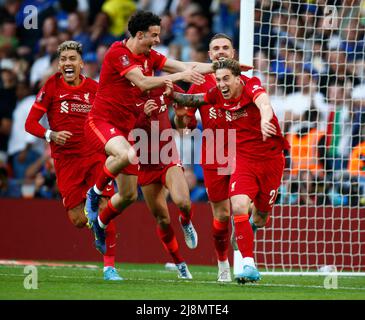 LONDRA, INGHILTERRA - MAGGIO 14:Kostas Tsimikas di Liverpool celebra dopo aver segnato il gol nella punizione sparare durante la finale di fa Cup tra Chelsea An Foto Stock