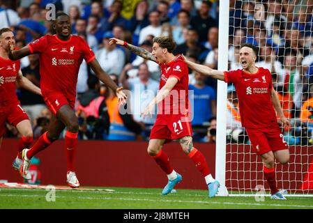 LONDRA, INGHILTERRA - MAGGIO 14:Kostas Tsimikas di Liverpool celebra dopo aver segnato il gol nella punizione sparare durante la finale di fa Cup tra Chelsea An Foto Stock